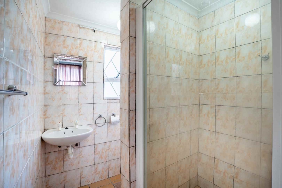 5 Bedroom Property for Sale in Electric City Western Cape